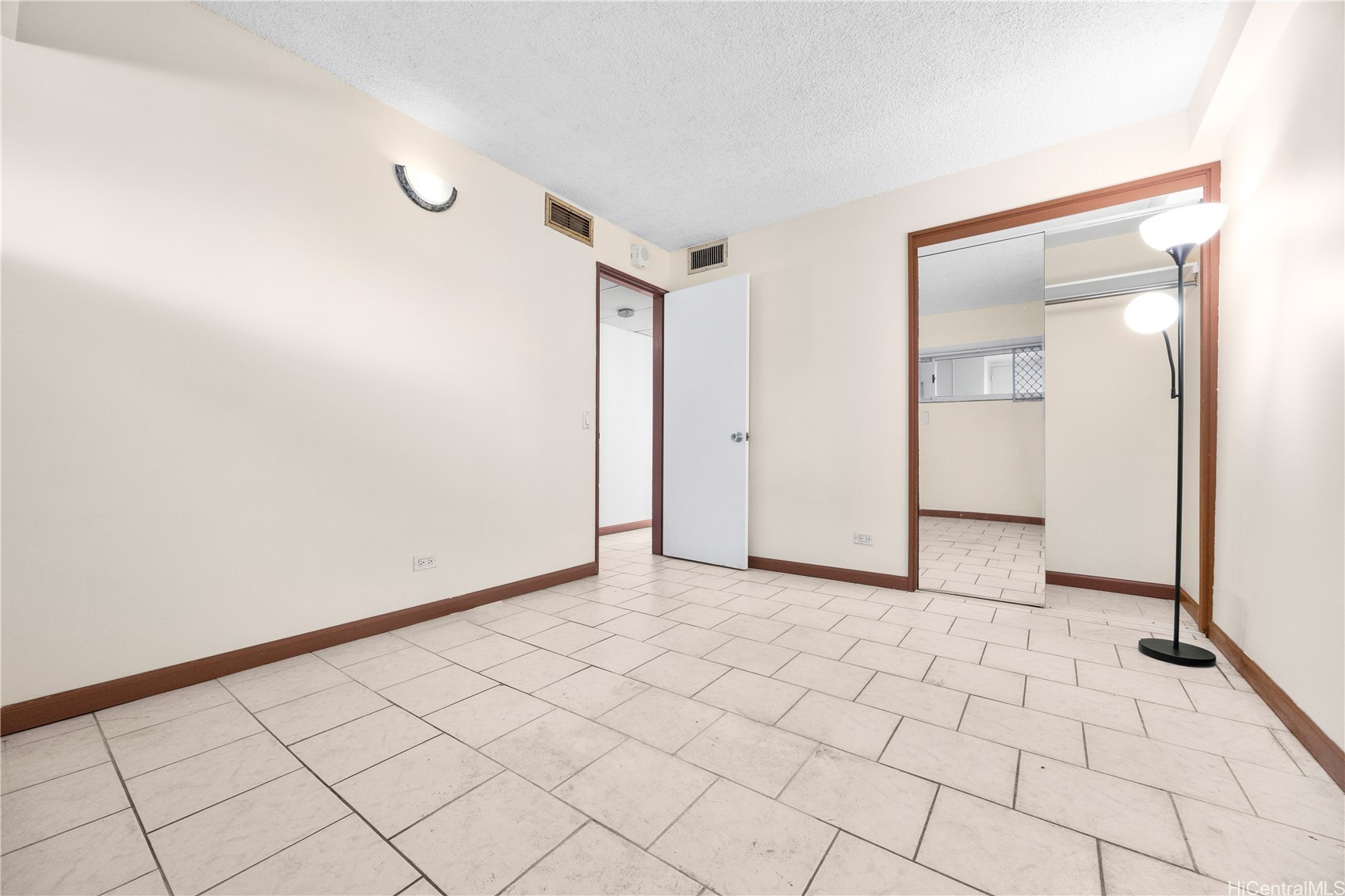 2440 Kuhio Avenue 907 Property Photo 16
