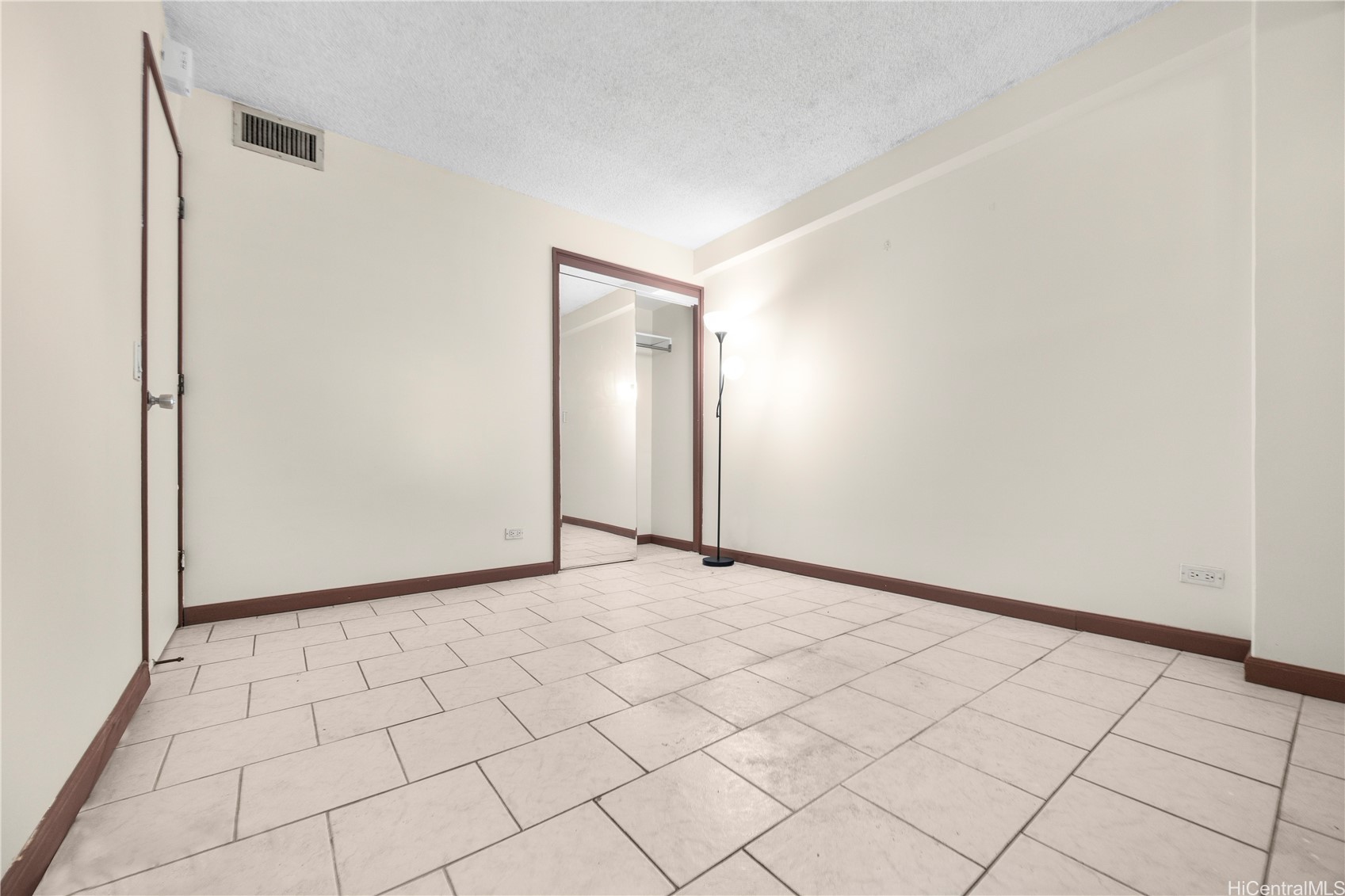 2440 Kuhio Avenue 907 Property Photo 22