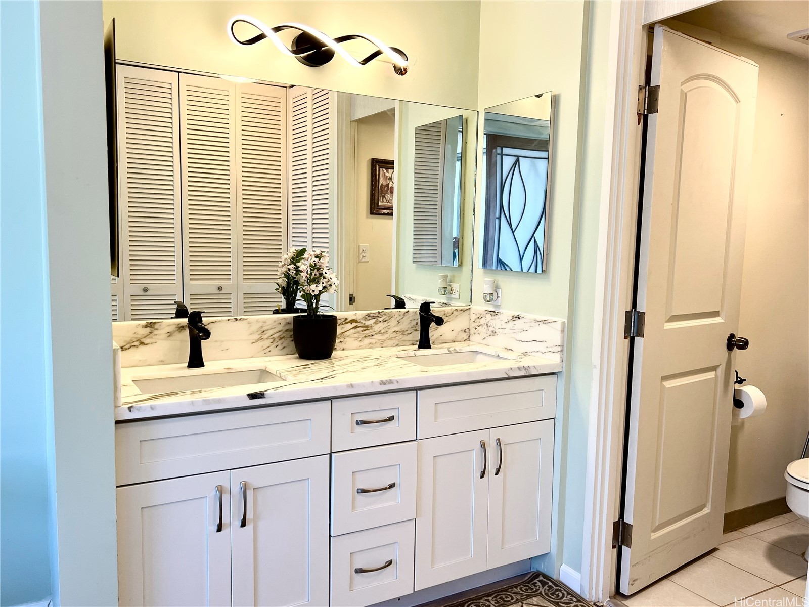 469 Ena Road 2010 Property Photo 9