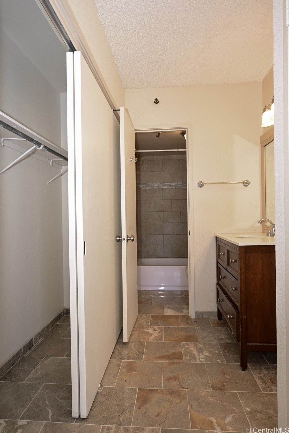 2499 Kapiolani Boulevard 2807 Property Photo 5