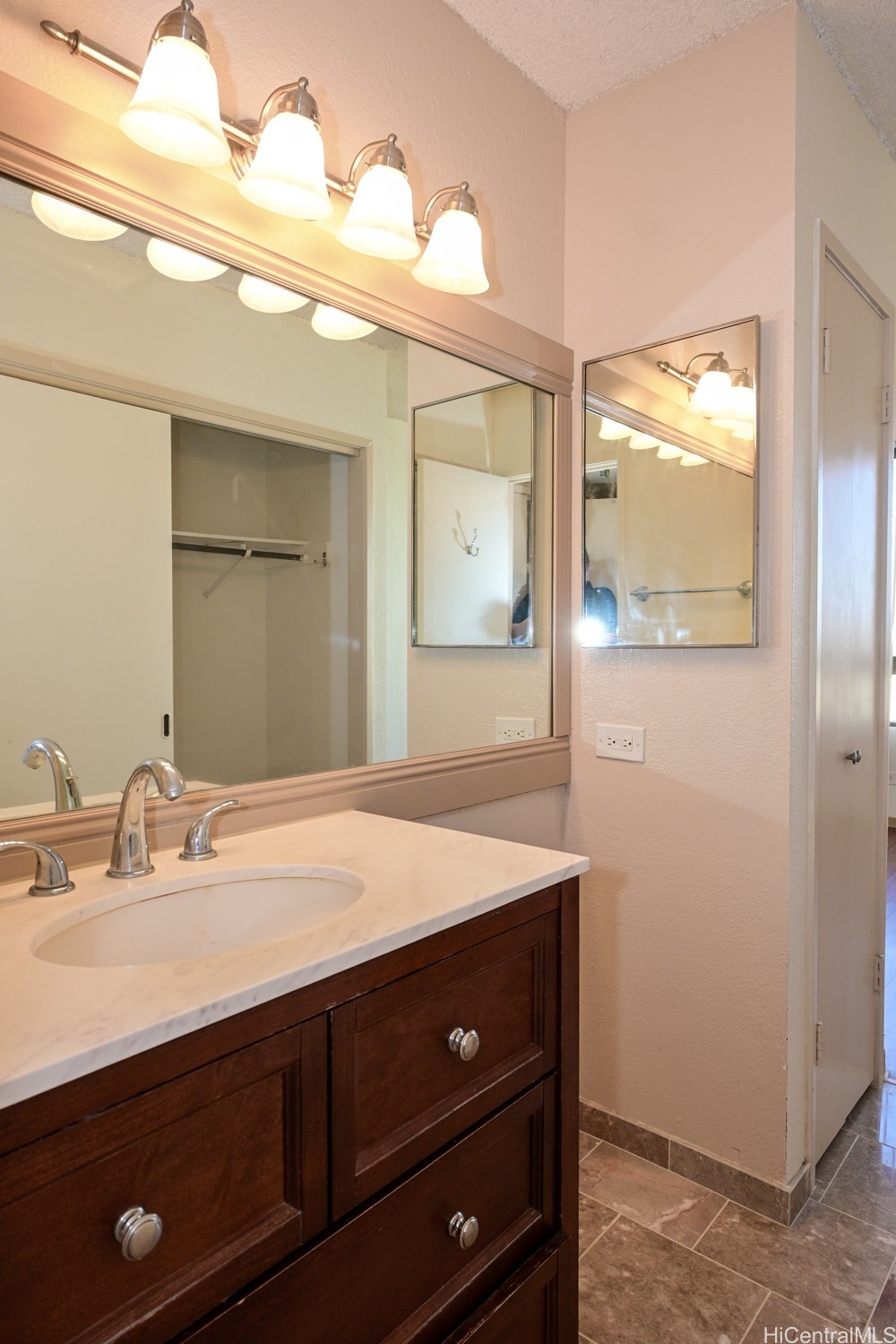 2499 Kapiolani Boulevard 2807 Property Photo 6
