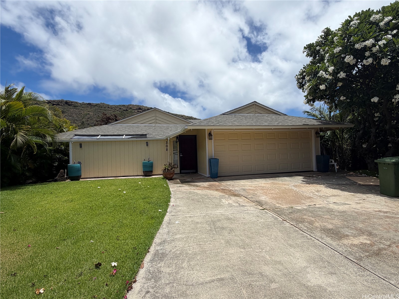 305 Halaki Street Property Photo 1