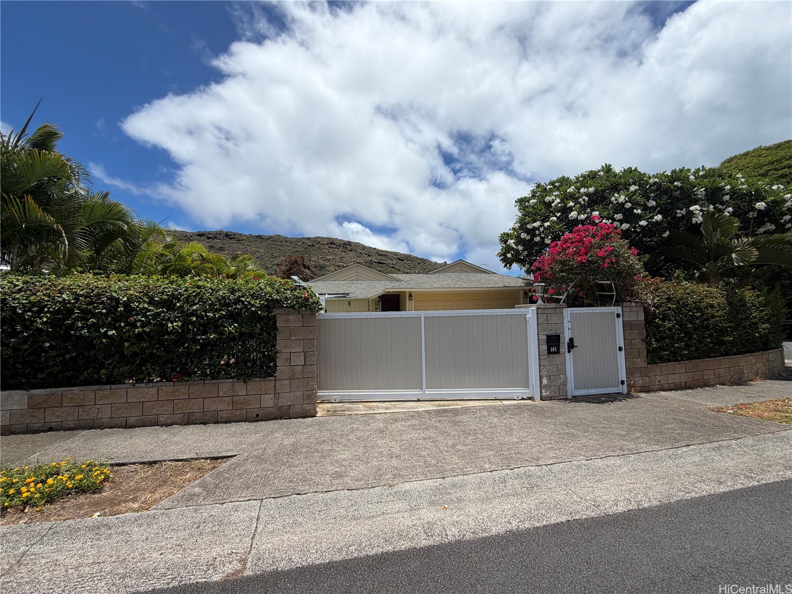 305 Halaki Street Property Photo 2