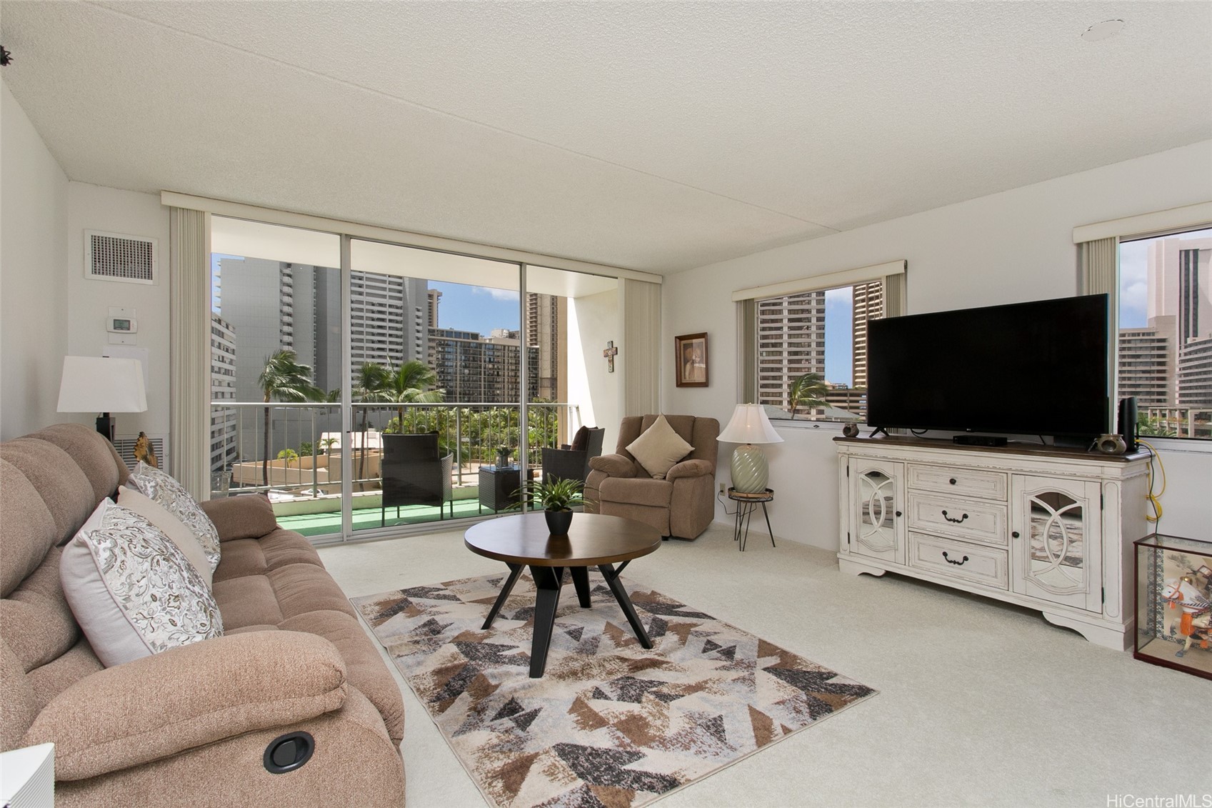 400 Hobron Lane 701 Property Photo 1