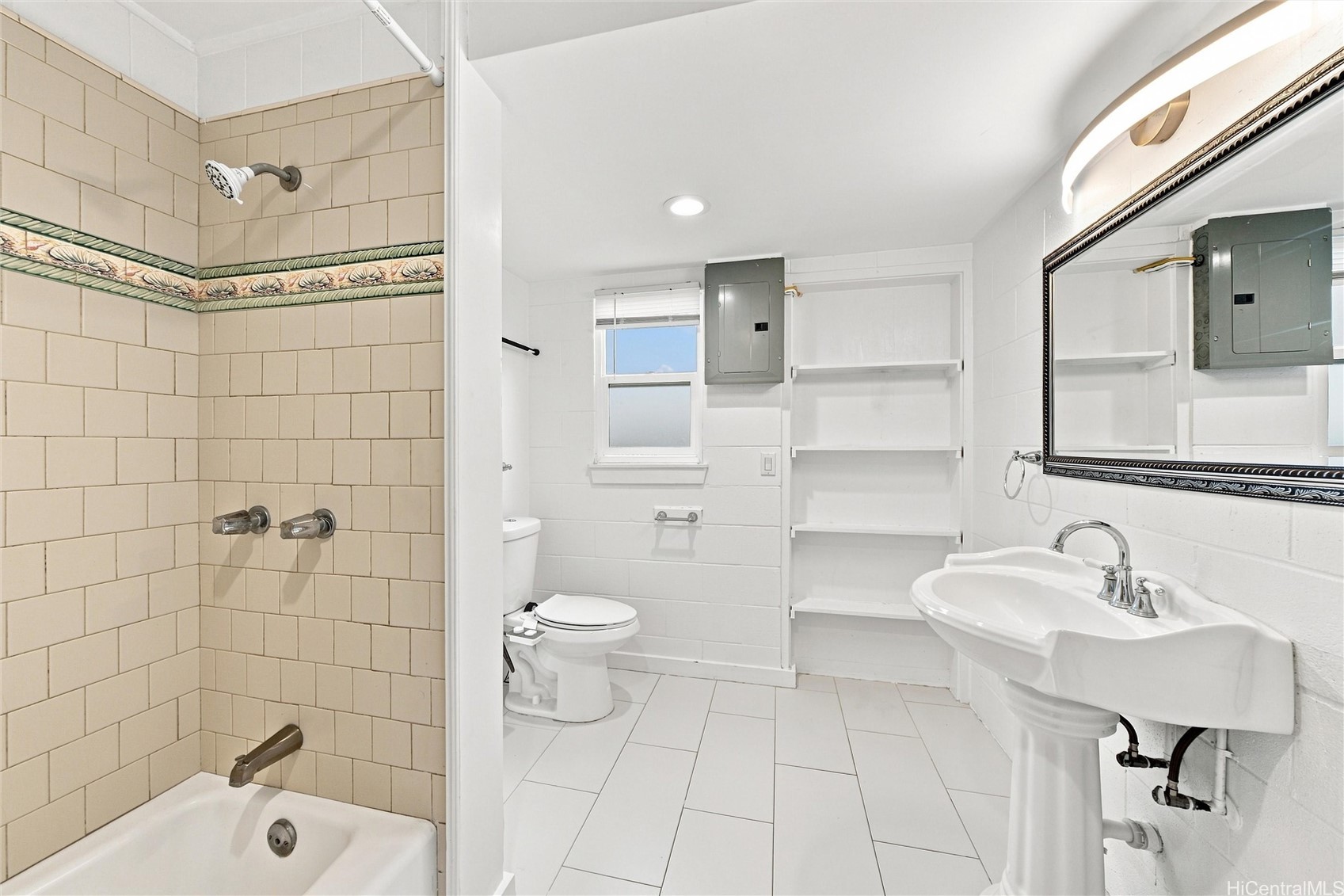 231 Naone Street Property Photo 5