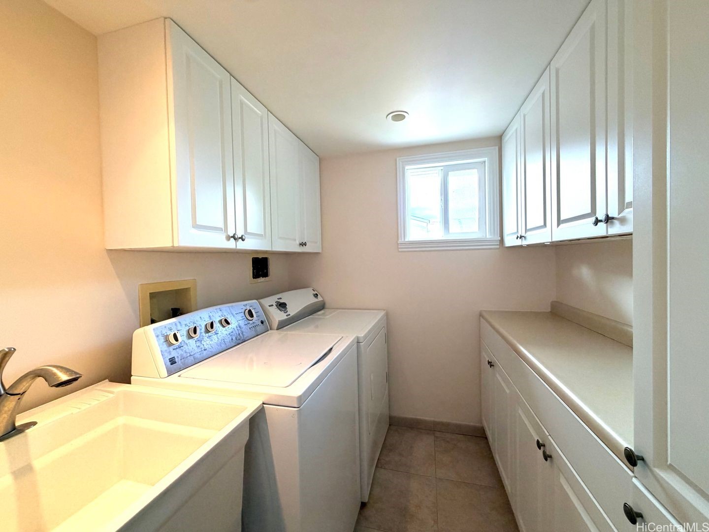 744 Kalanipuu Street Property Photo 10
