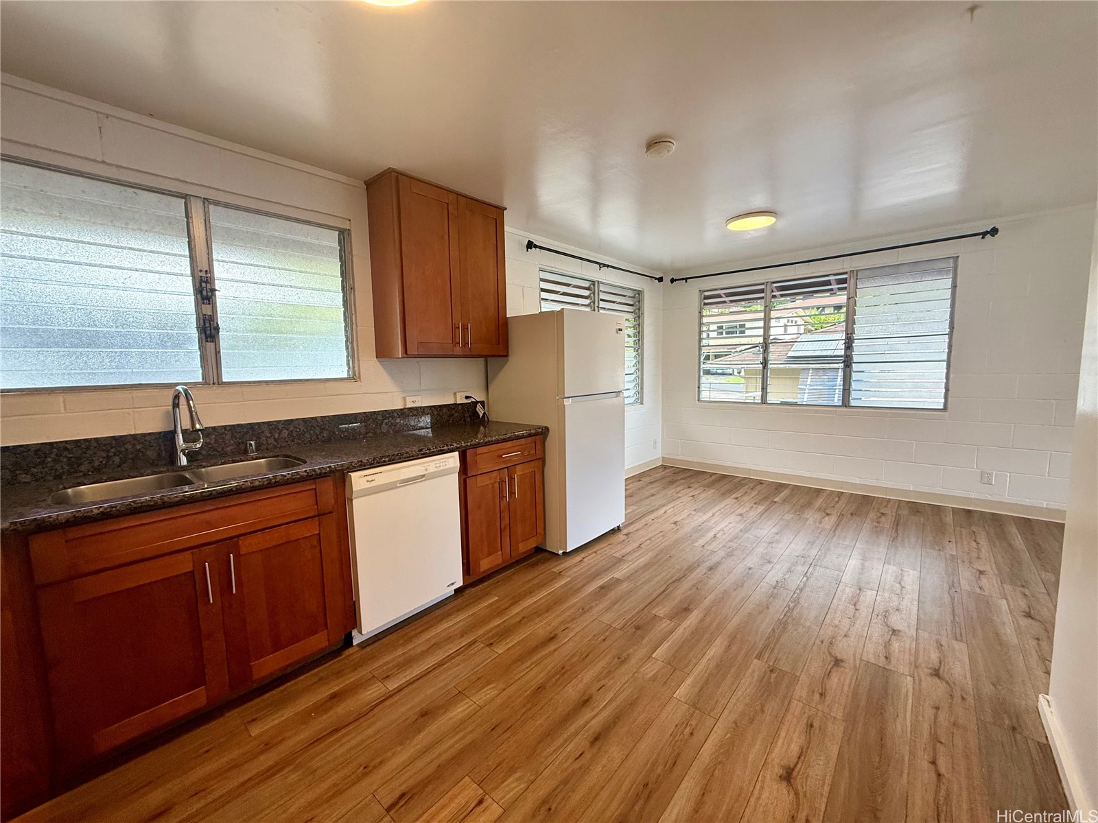 2826 Booth Road Upper Property Photo 3