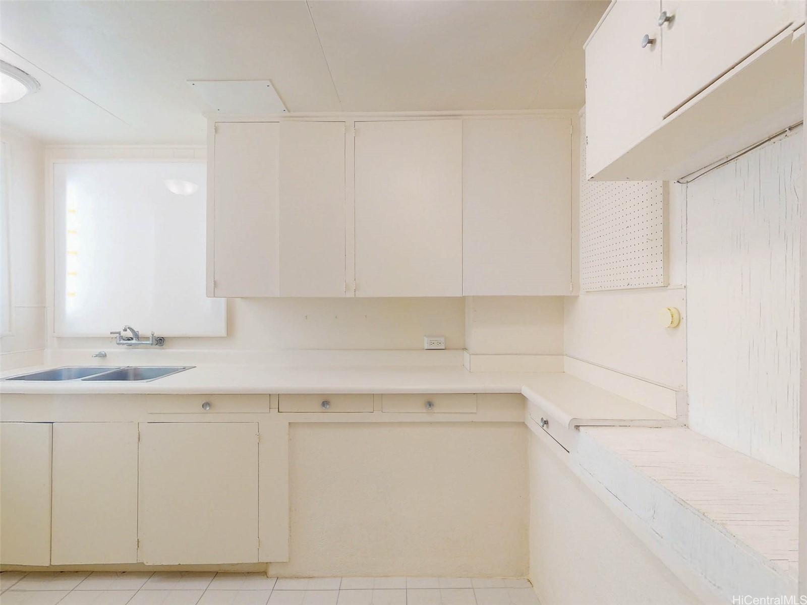 2035 Kakela Drive Property Photo 15