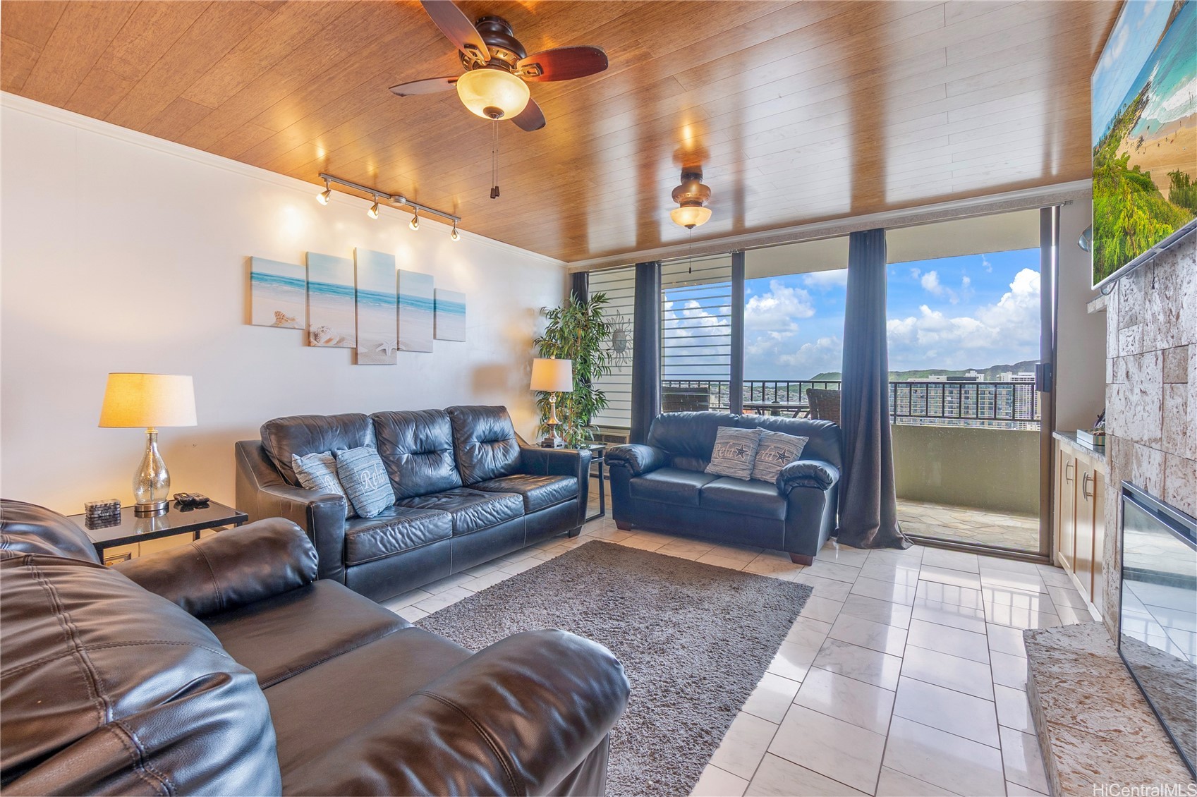 2240 Kuhio Avenue 3203 Property Photo 2