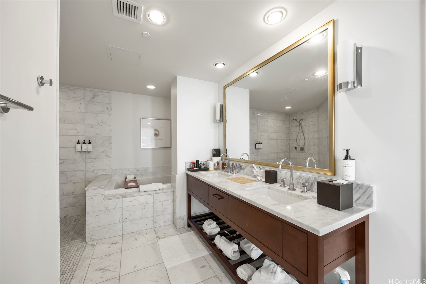 223 Saratoga Road 2508 Property Photo 13