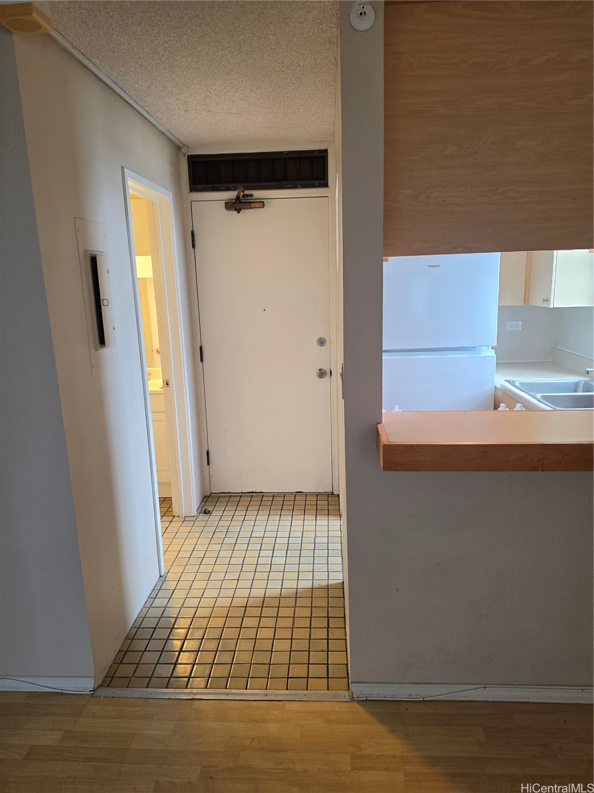 2100 Date Street 2007 Property Photo 3