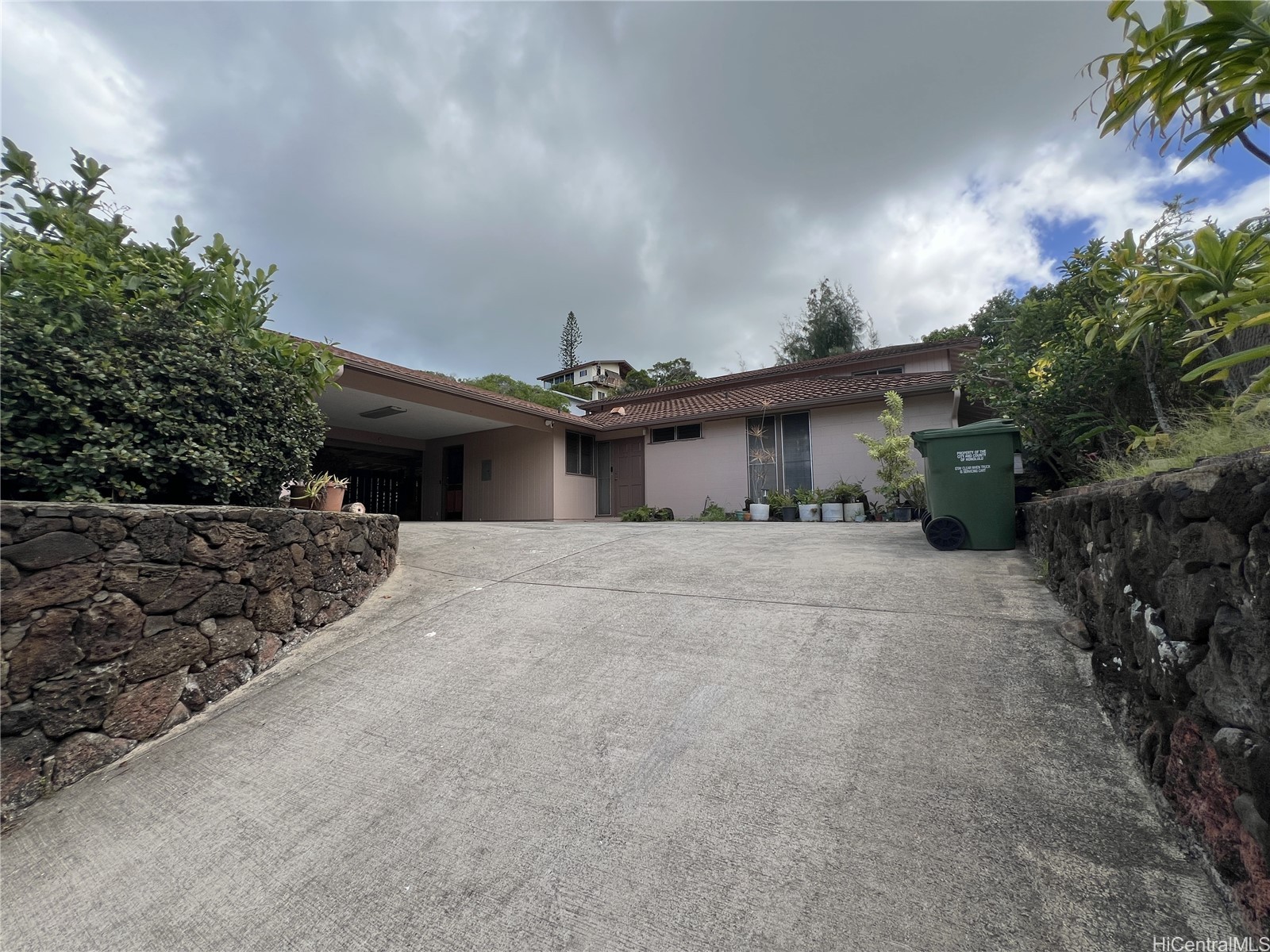 1536 Kina Street Property Photo 1