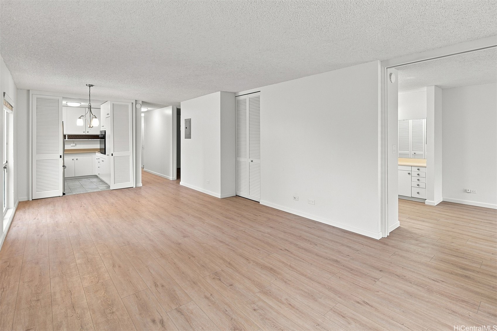 469 Ena Road 601 Property Photo 2