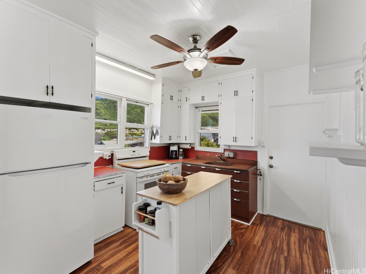 3470 Kalua Road Property Photo 5