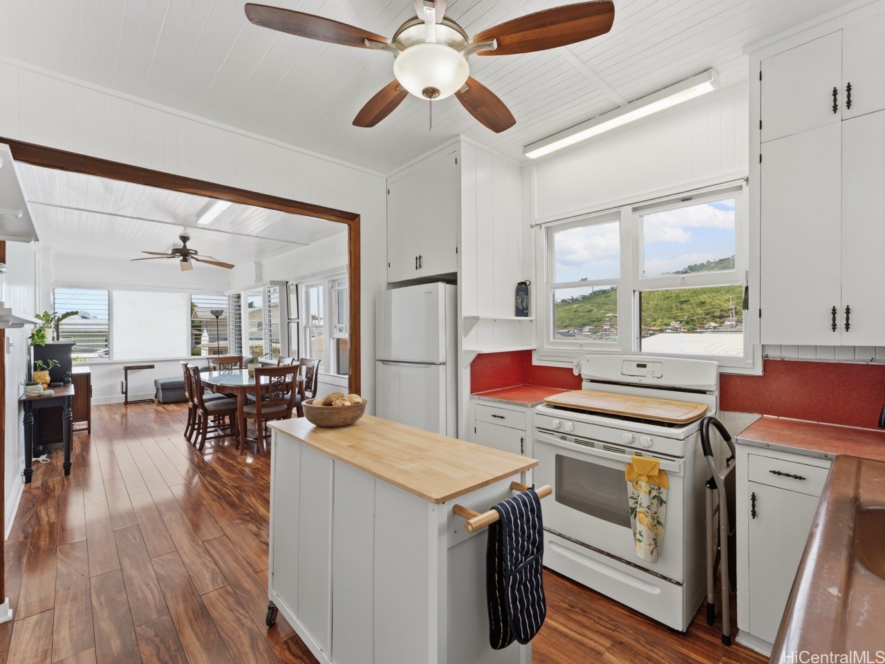 3470 Kalua Road Property Photo 6