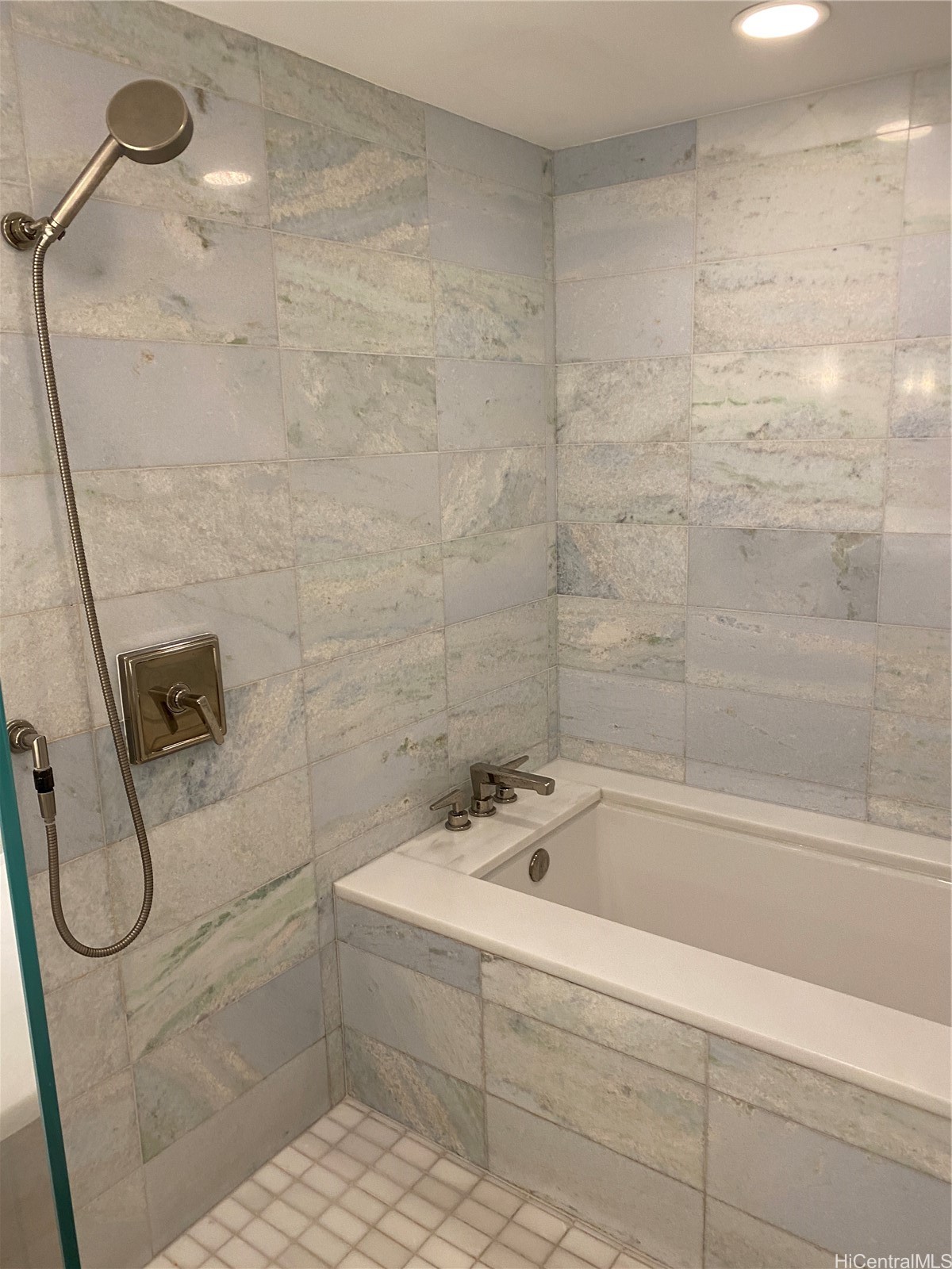 383 Kalaimoku Street 2305 Property Photo 10