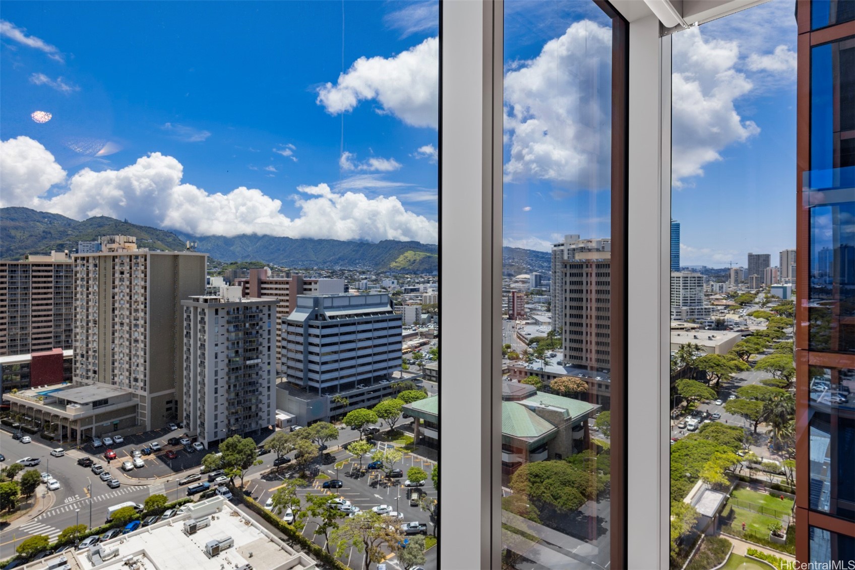 1555 Kapiolani Boulevard 1611 Property Photo 6