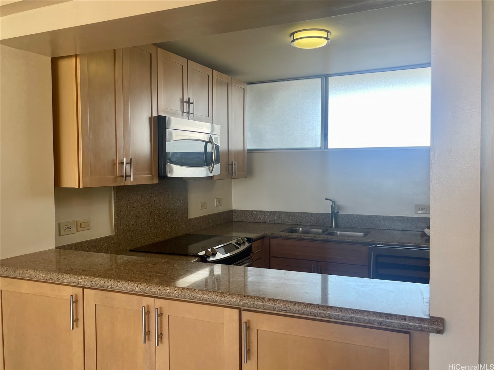 555 University Avenue Property Photo 2