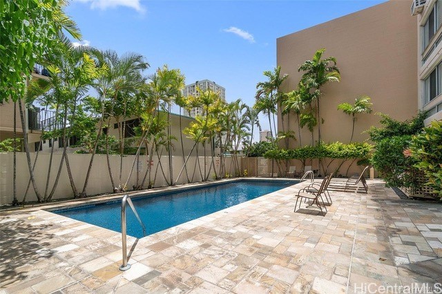 555 University Avenue Property Photo 3