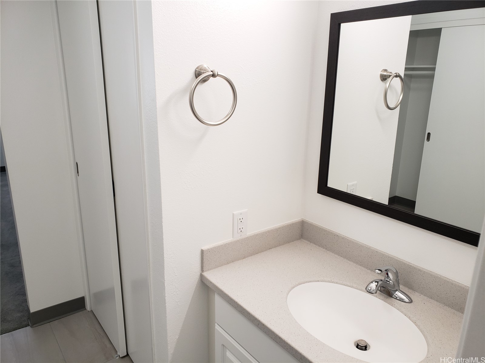 1255 Nuuanu Avenue E1804 Property Photo 6