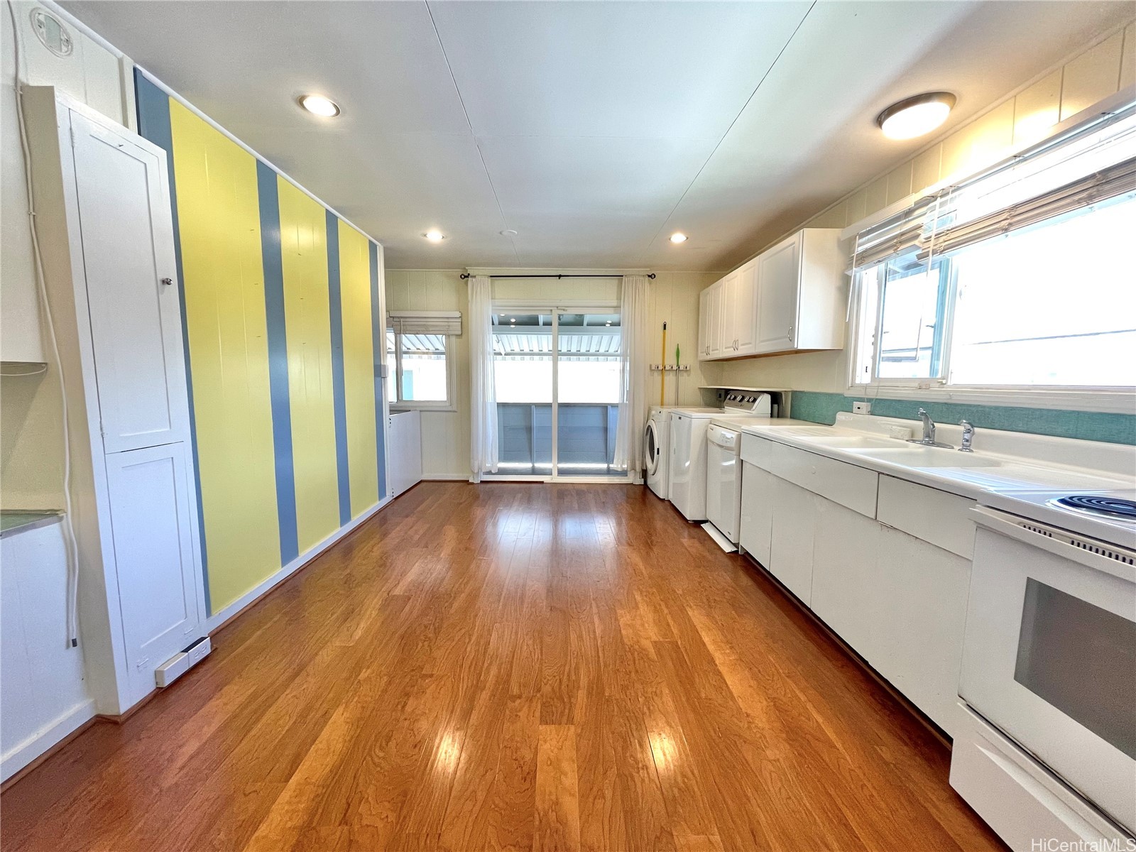 1025 Spencer Street Property Photo 3