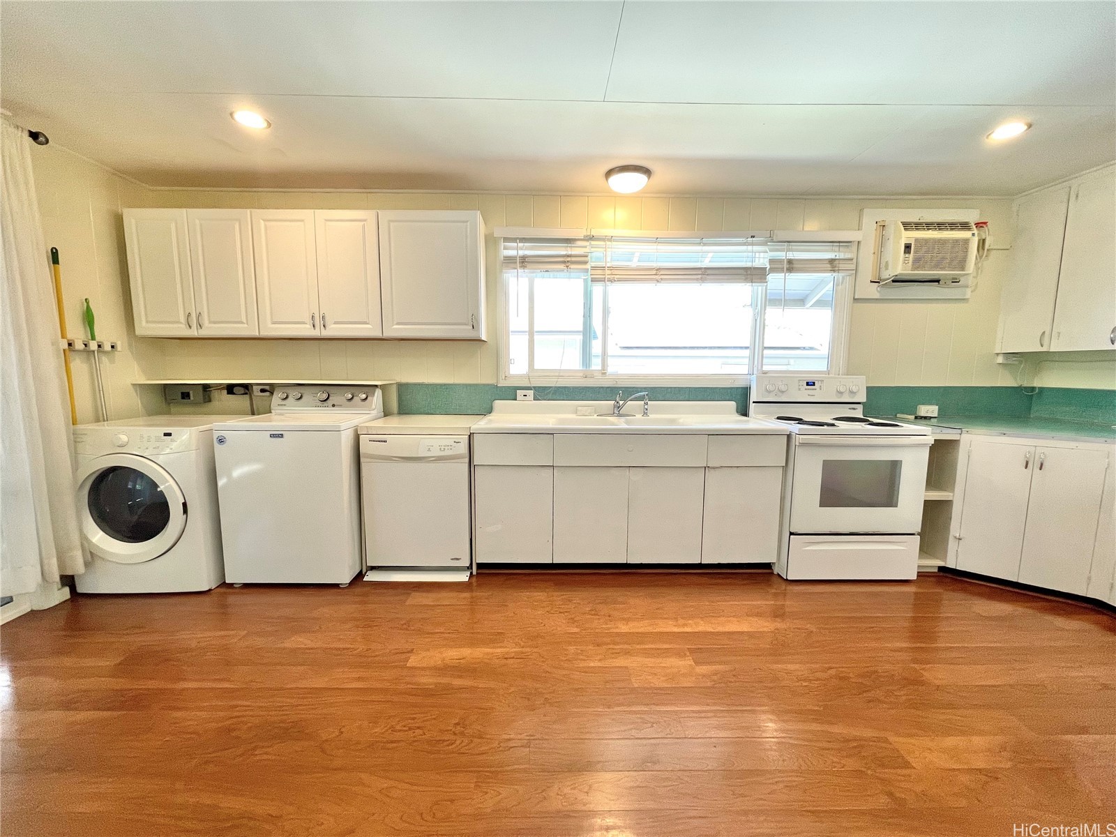 1025 Spencer Street Property Photo 4