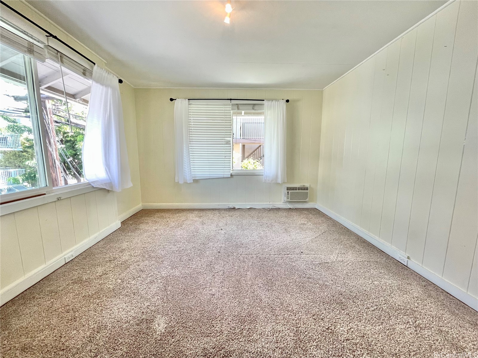 1025 Spencer Street Property Photo 7