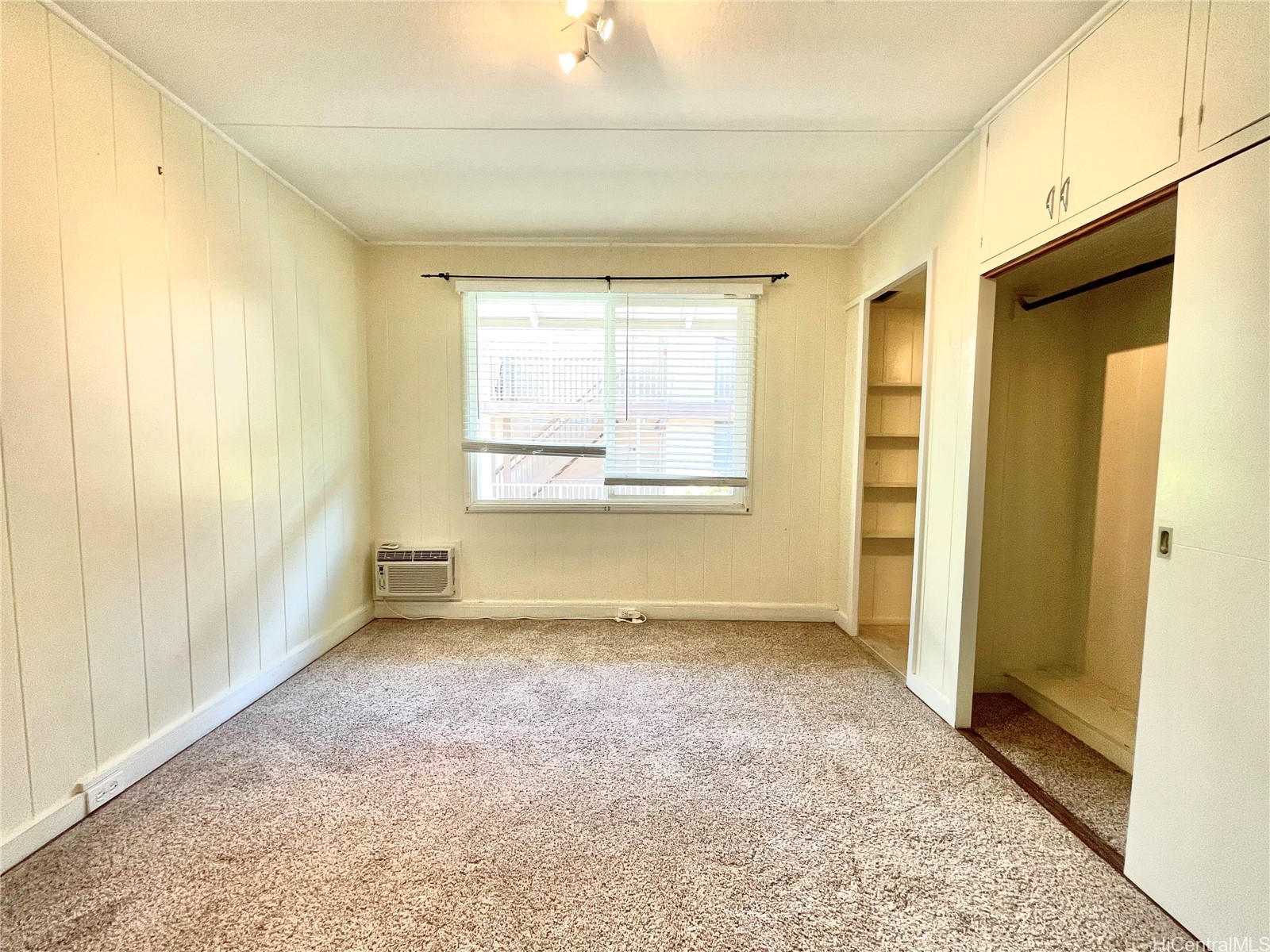 1025 Spencer Street Property Photo 8