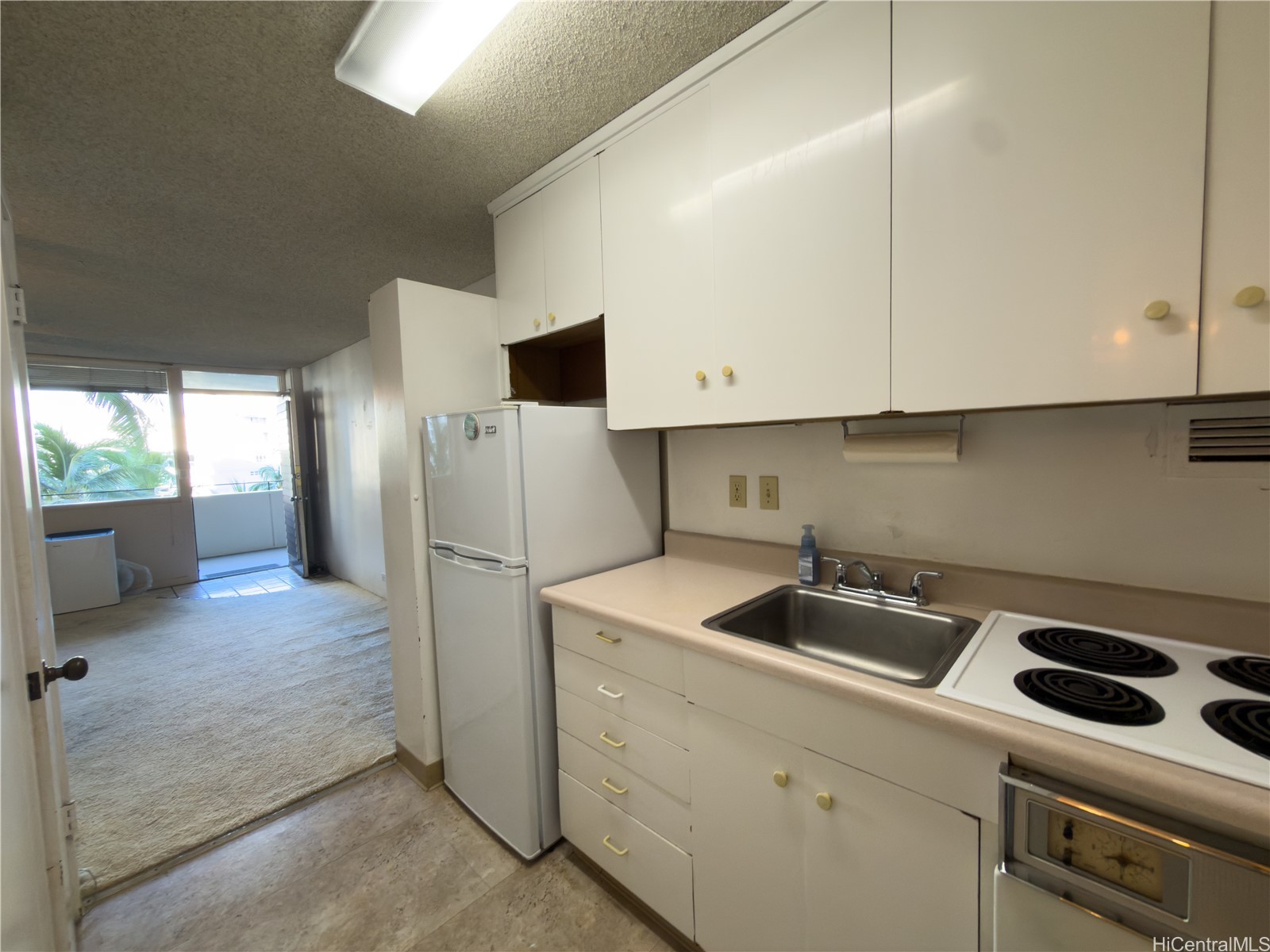 425 Ena Road 805c Property Photo 3