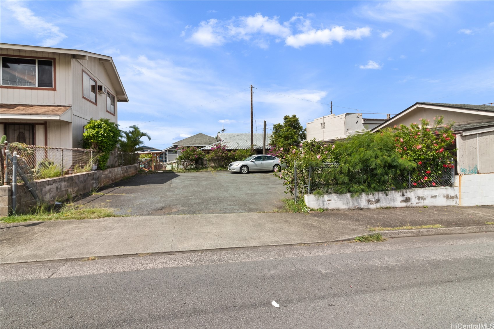 2317 Kalihi Street Property Photo 4