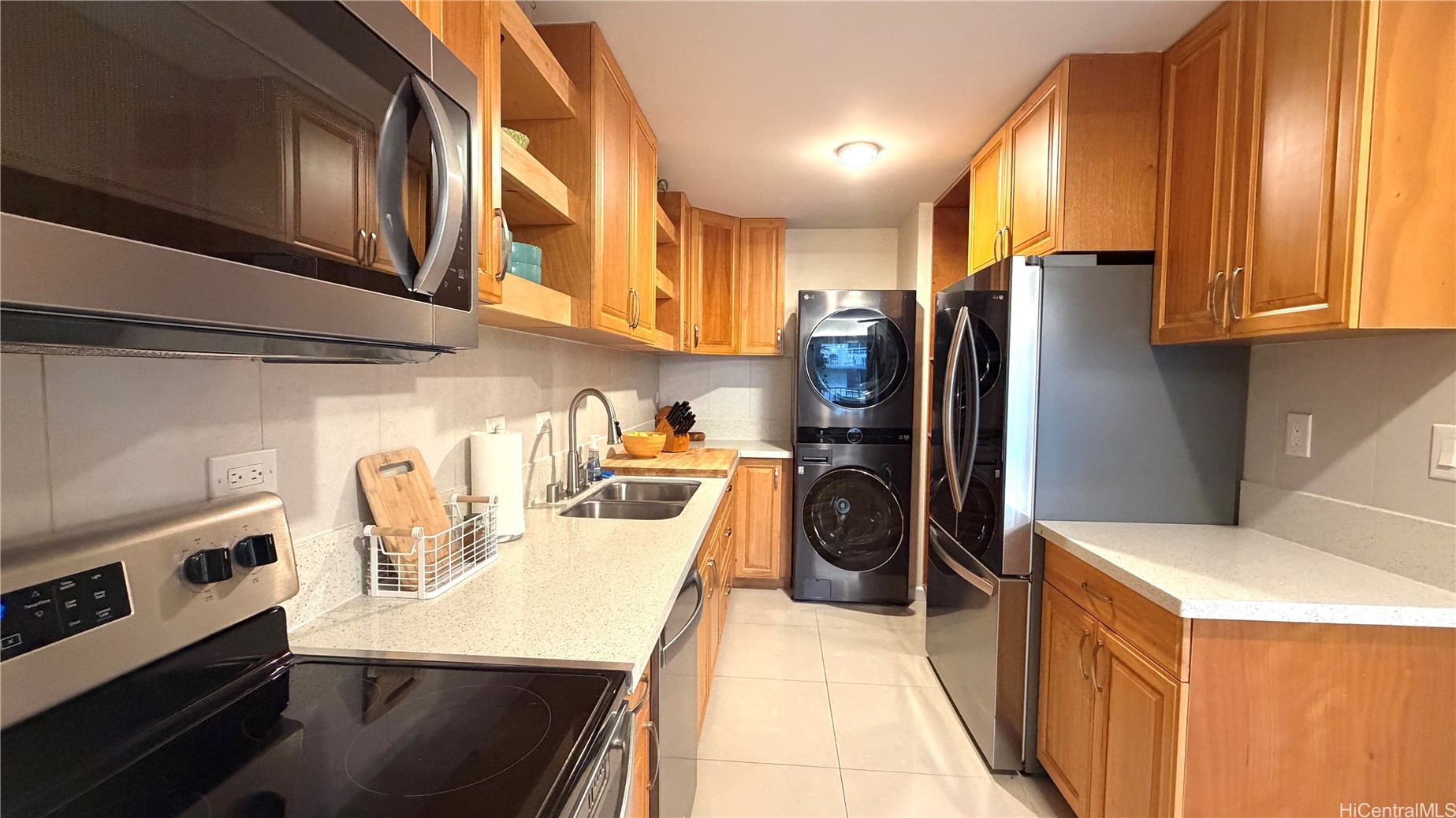 2222 Aloha Drive 302 Property Photo 7