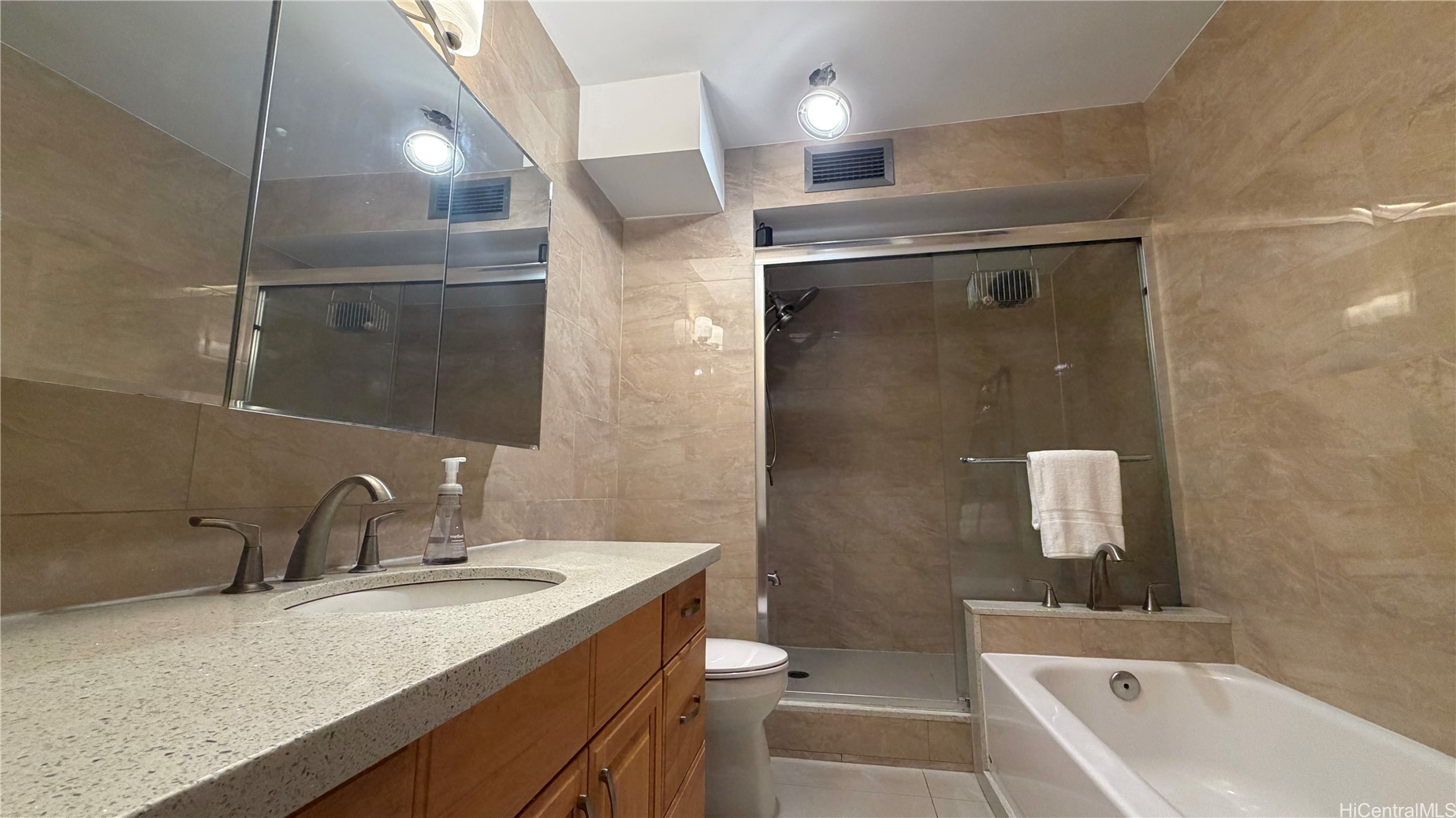 2222 Aloha Drive 302 Property Photo 8
