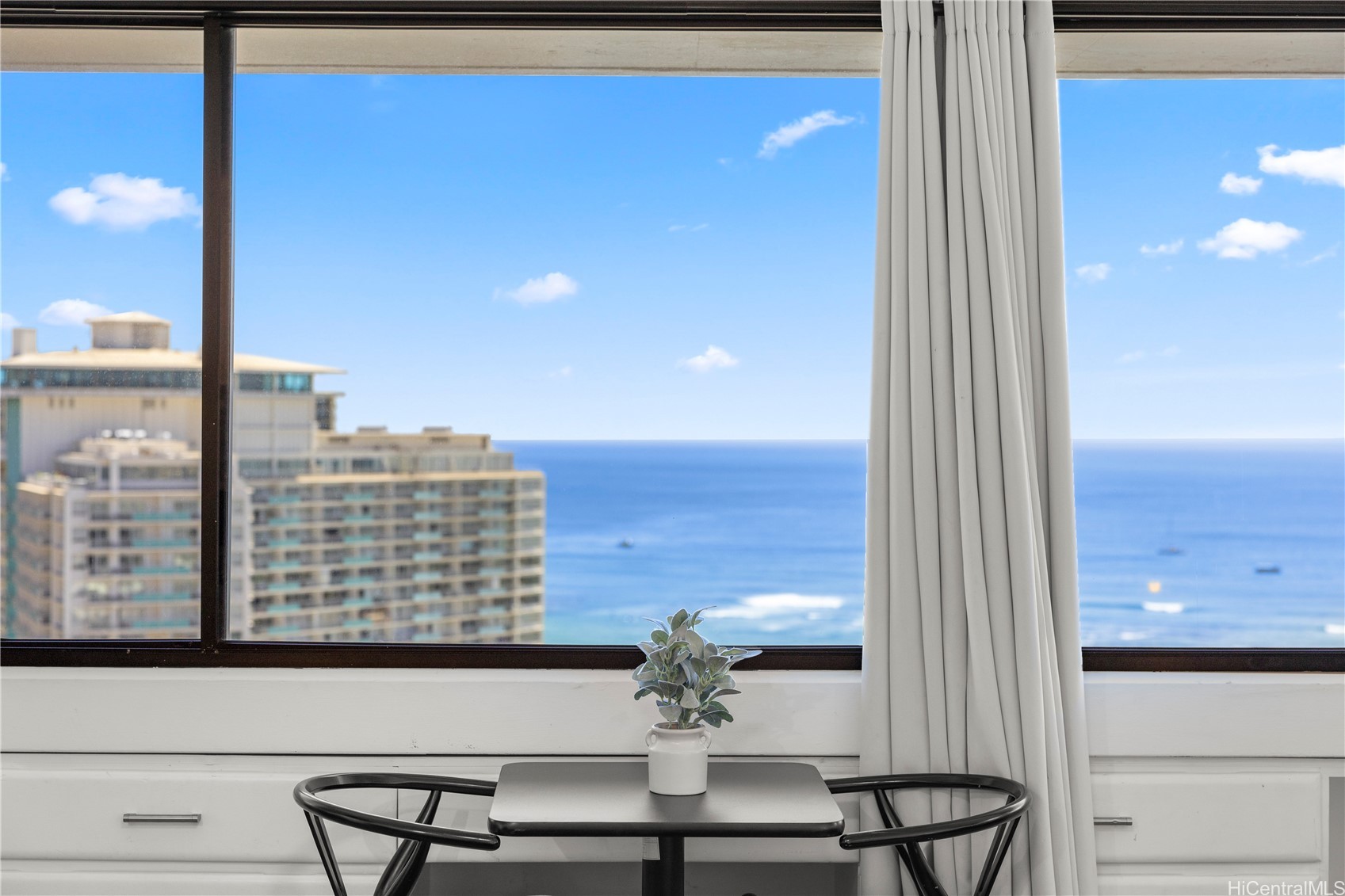 1700 Ala Moana Boulevard 3304 Property Photo 5