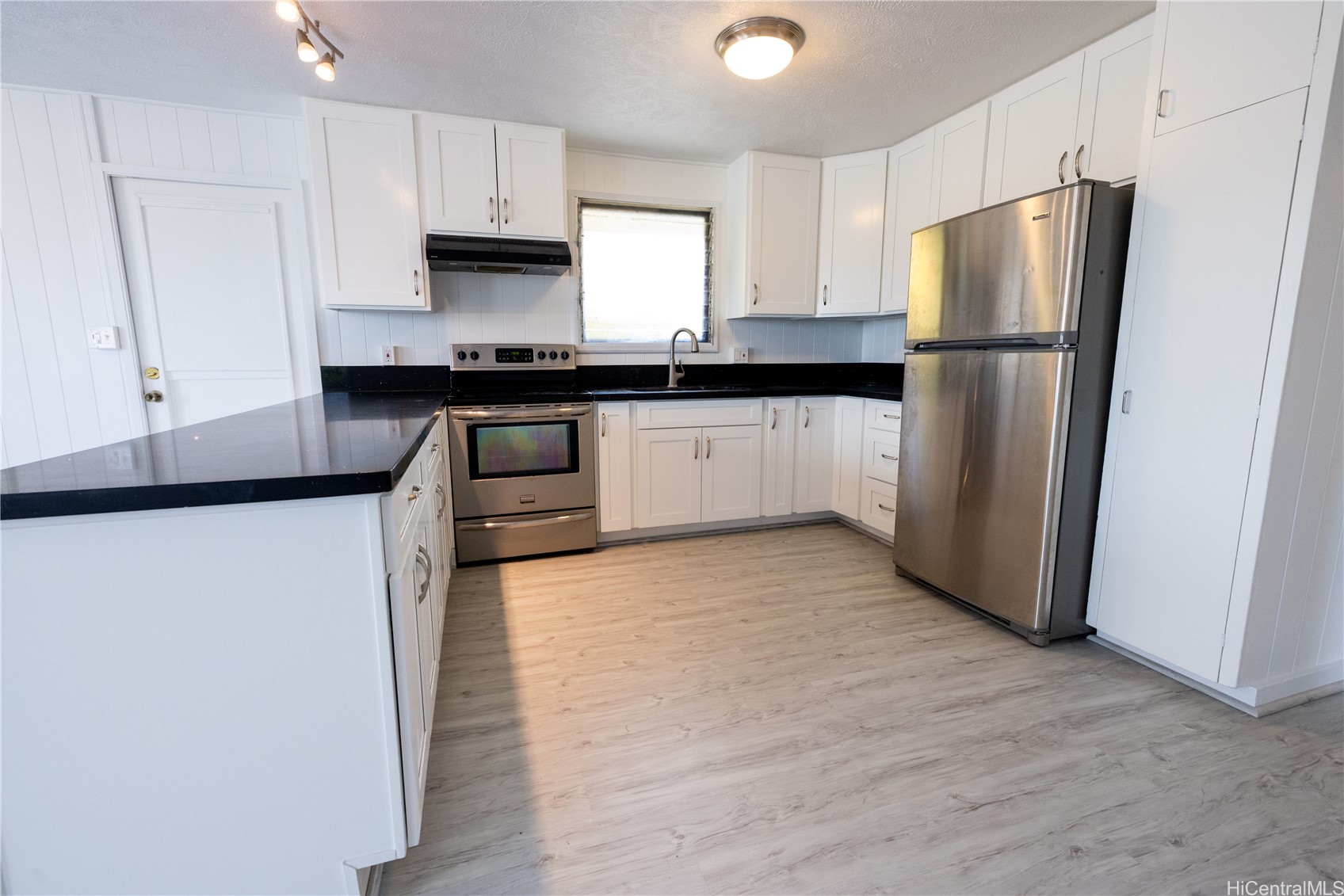 1003 5th Avenue Property Photo 16