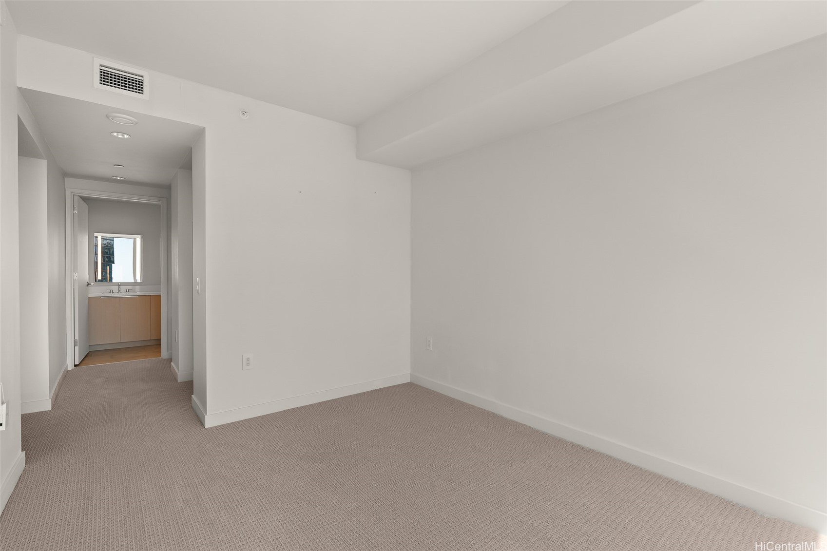 1001 Queen Street 3000 Property Photo 4