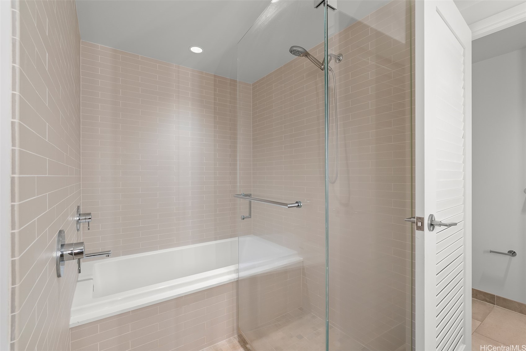 1001 Queen Street 3000 Property Photo 10