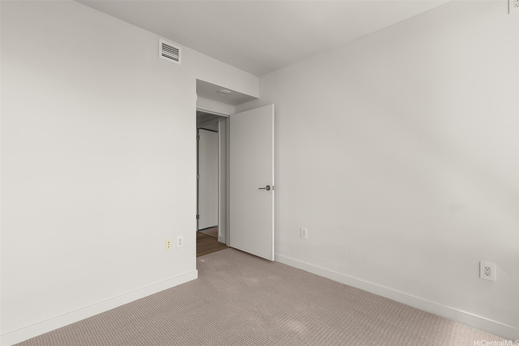 1001 Queen Street 3000 Property Photo 13