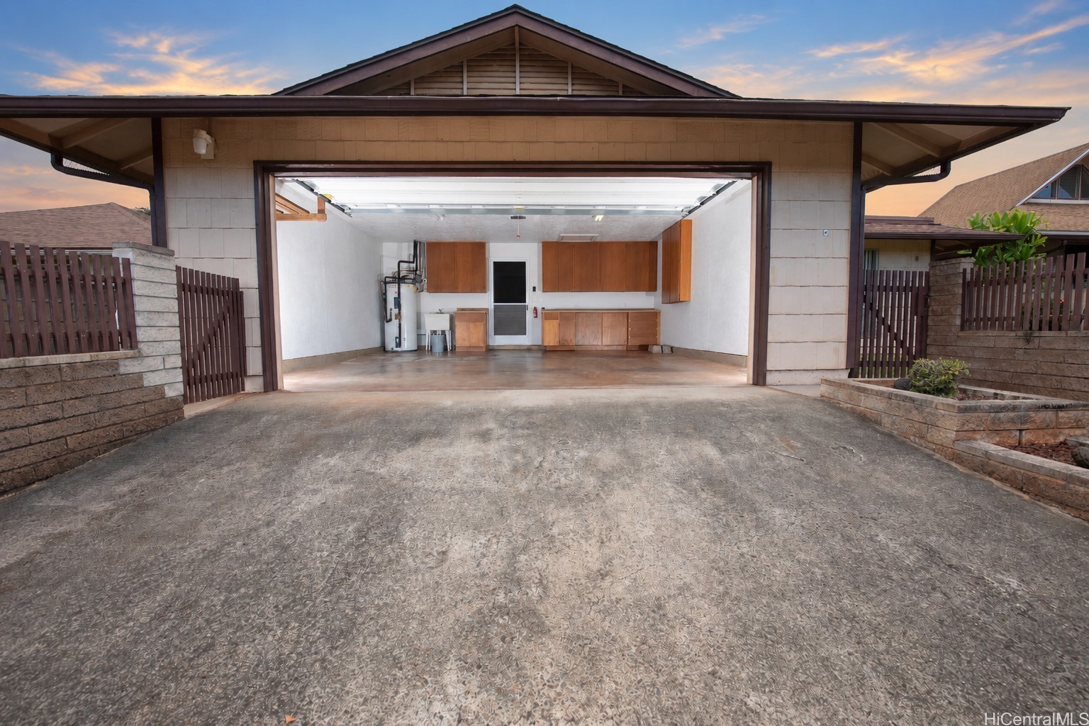 94-277 Kuanalio Loop Property Photo 1