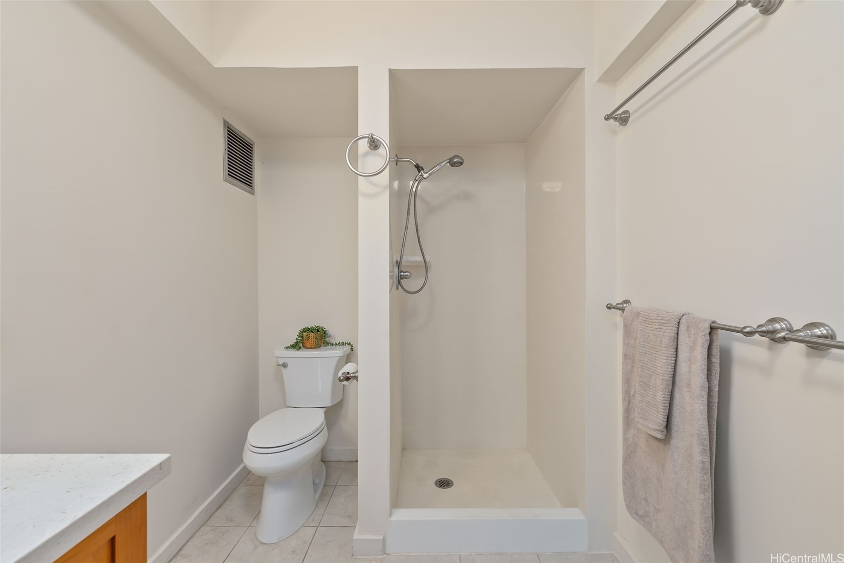 1550 Wilder Avenue B302 Property Photo 9