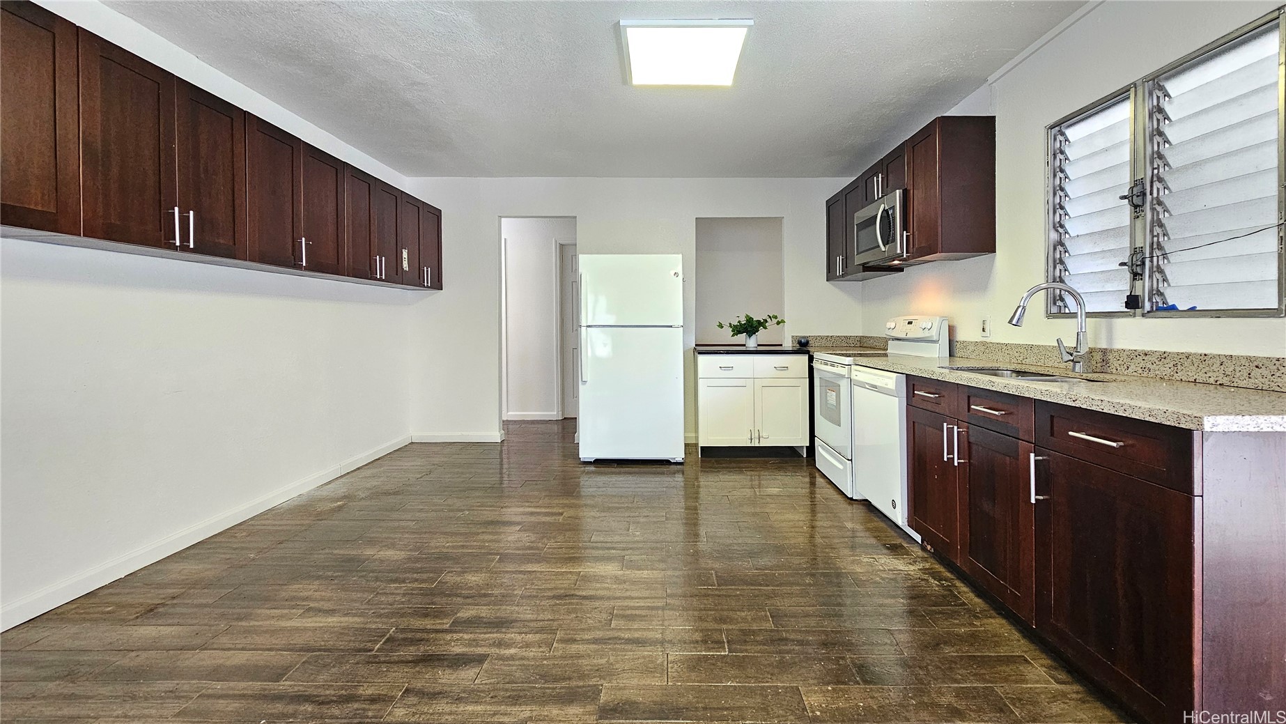 816 Lopez Lane Property Photo 3