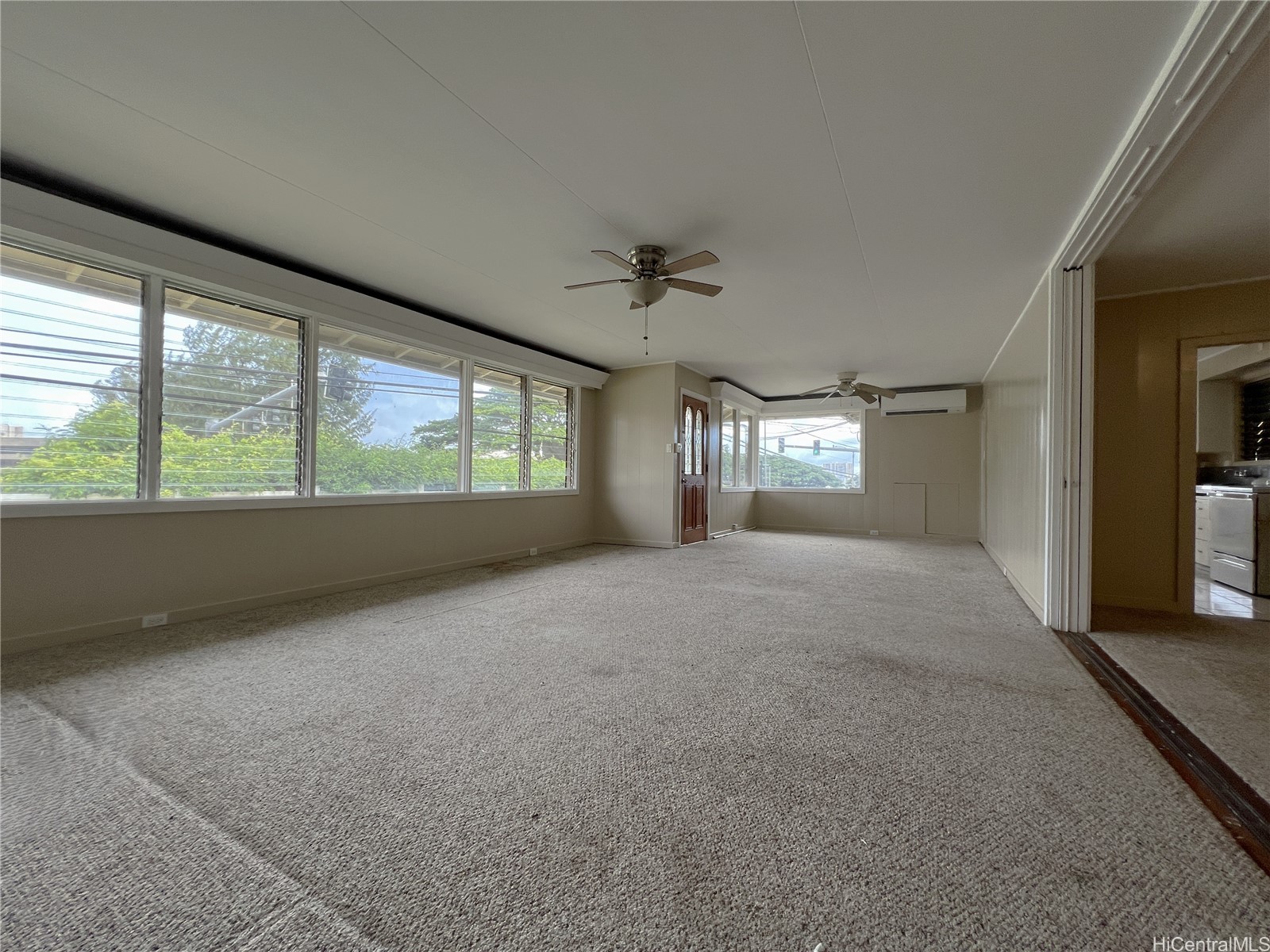 2322 Maile Way Property Photo 4