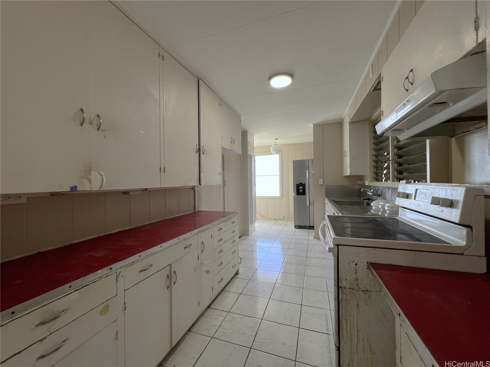2322 Maile Way Property Photo 6
