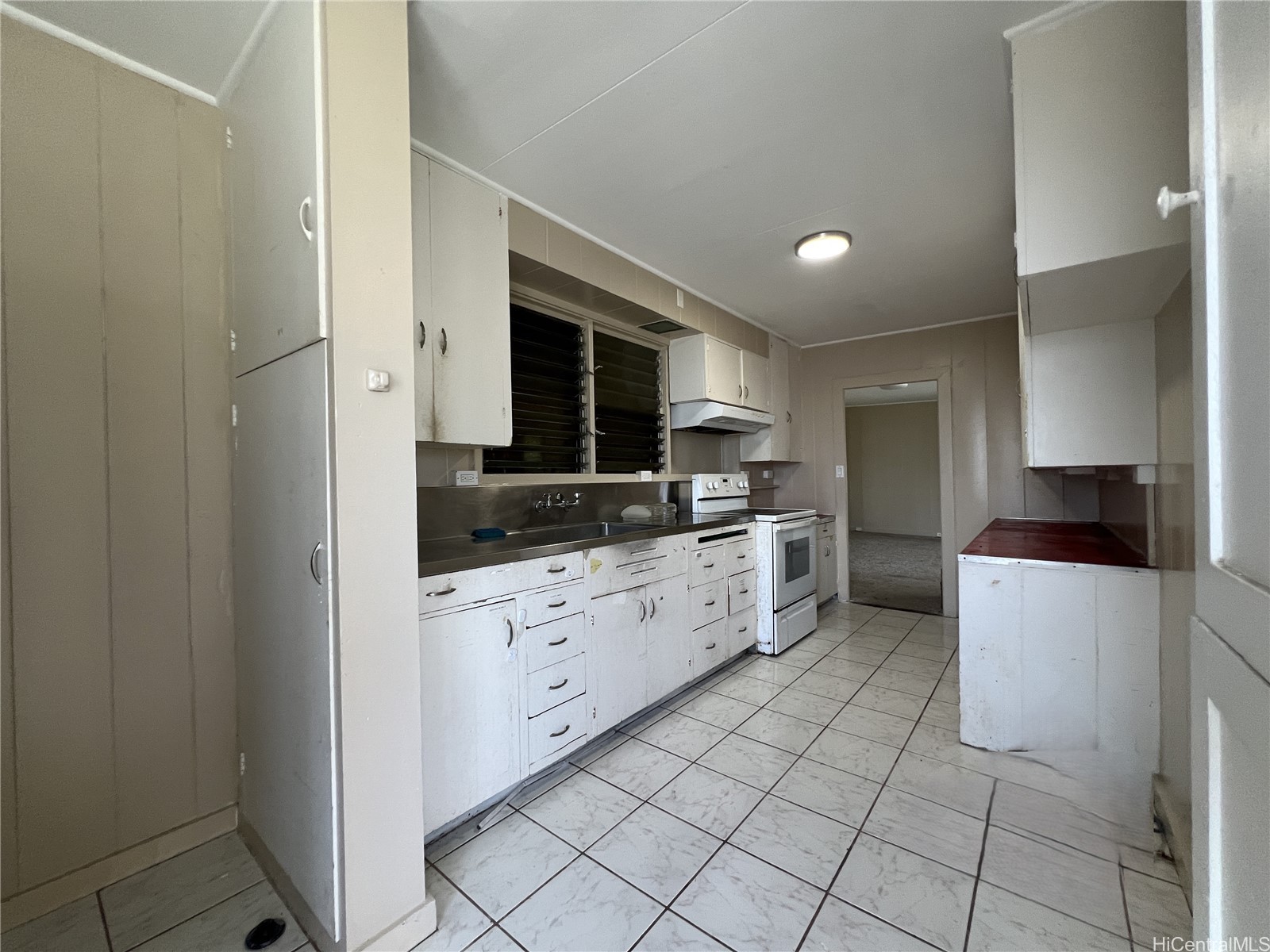 2322 Maile Way Property Photo 8
