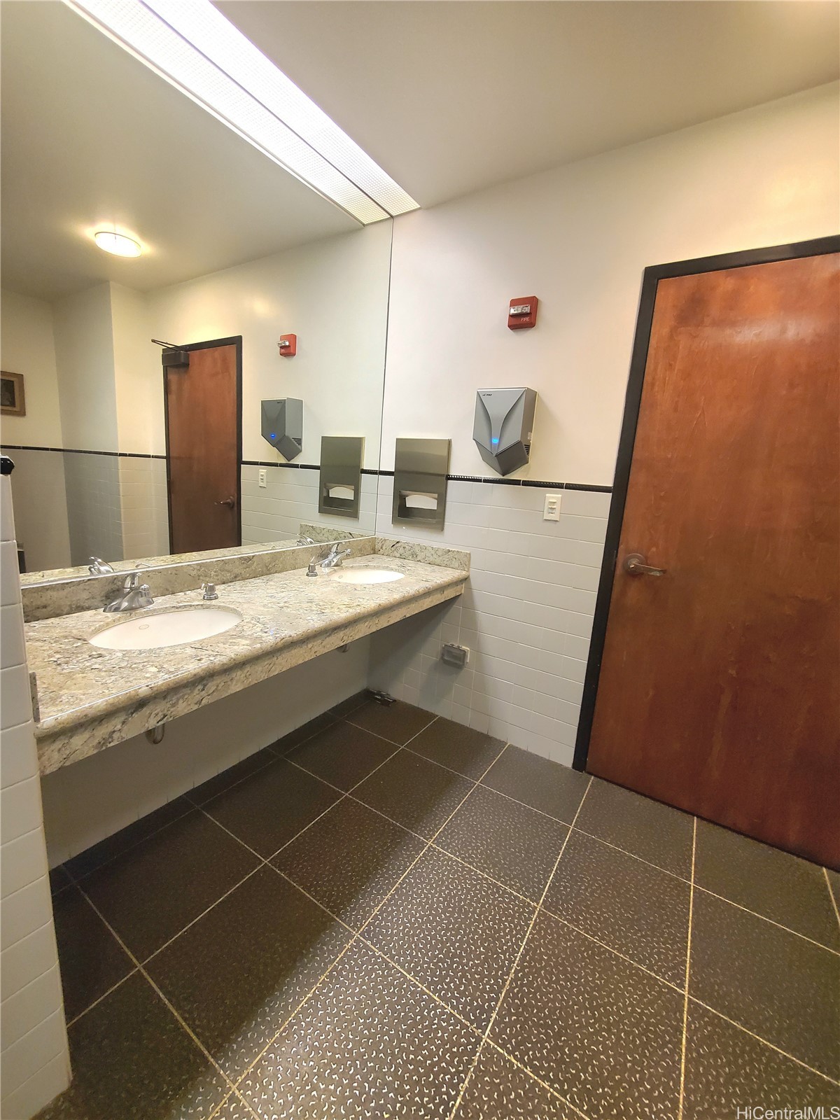 401 Kamakee Street Property Photo 15