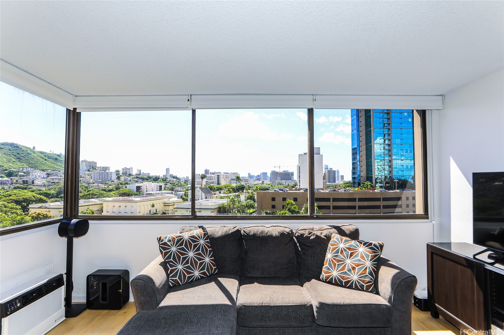 55 S Kukui Street Property Photo 1