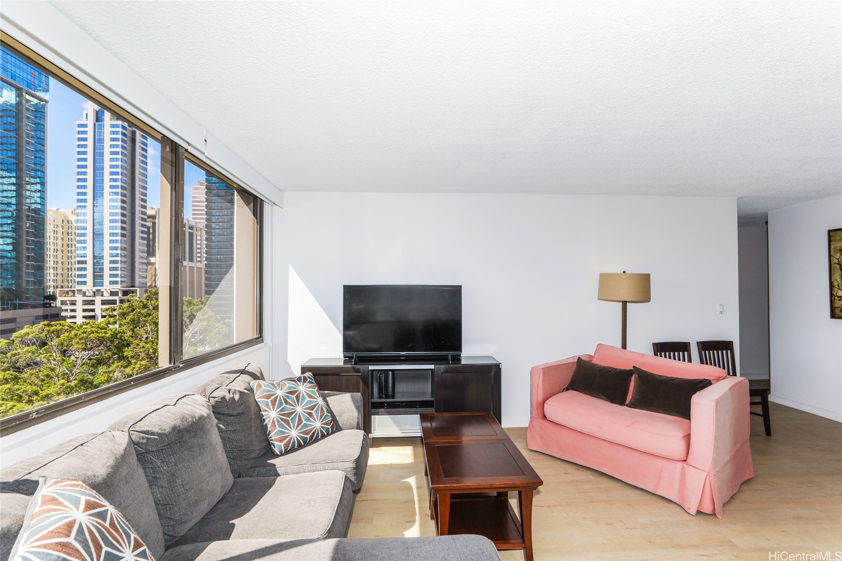 55 S Kukui Street Property Photo 3