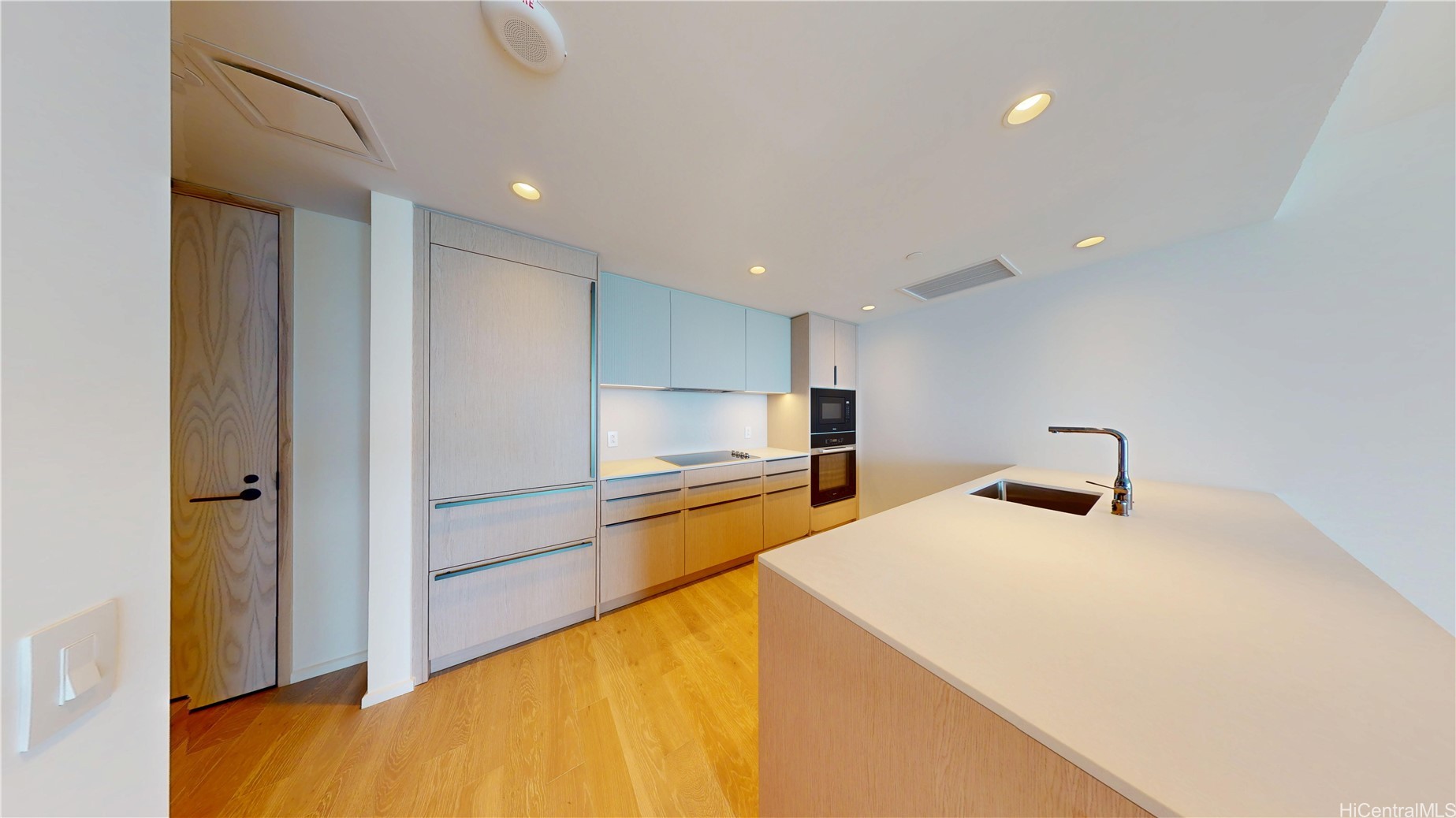 333 Ward Avenue 4001 Property Photo 2