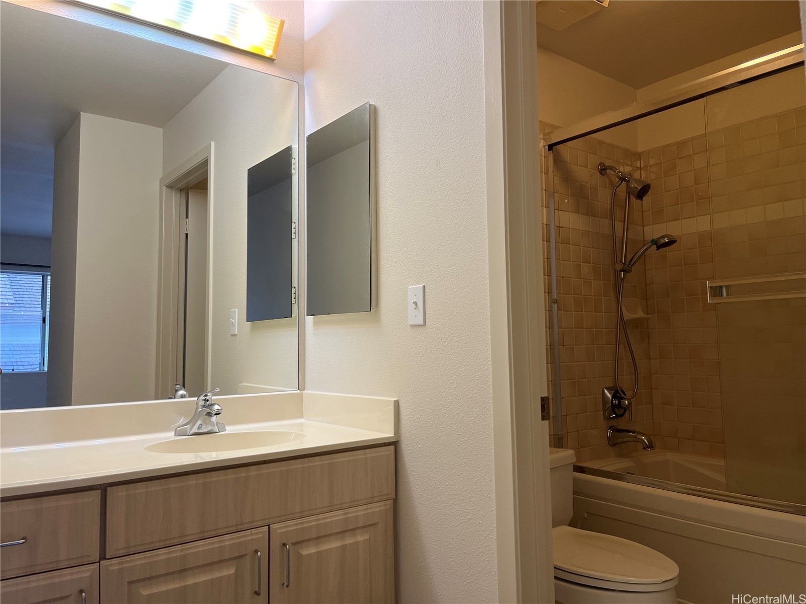 92-1537 Aliinui Drive 16e Property Photo 13