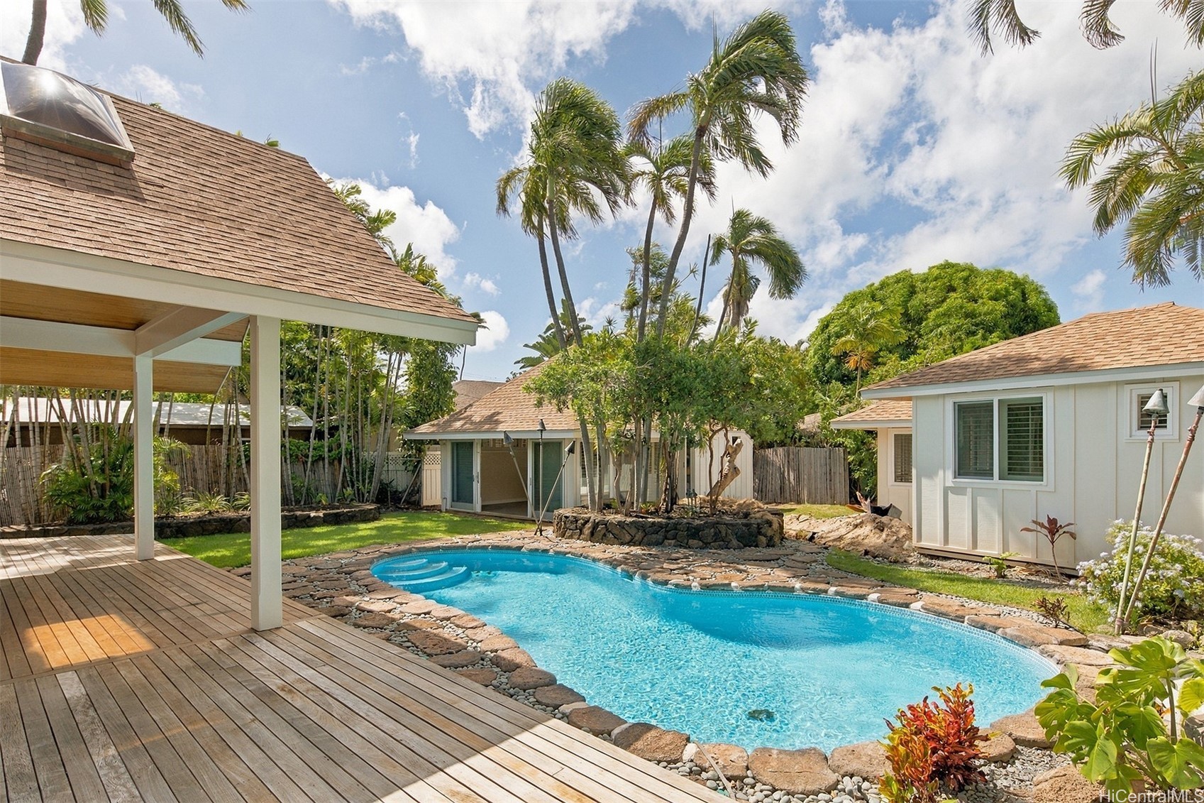 814 Kealaolu Avenue Property Photo 3