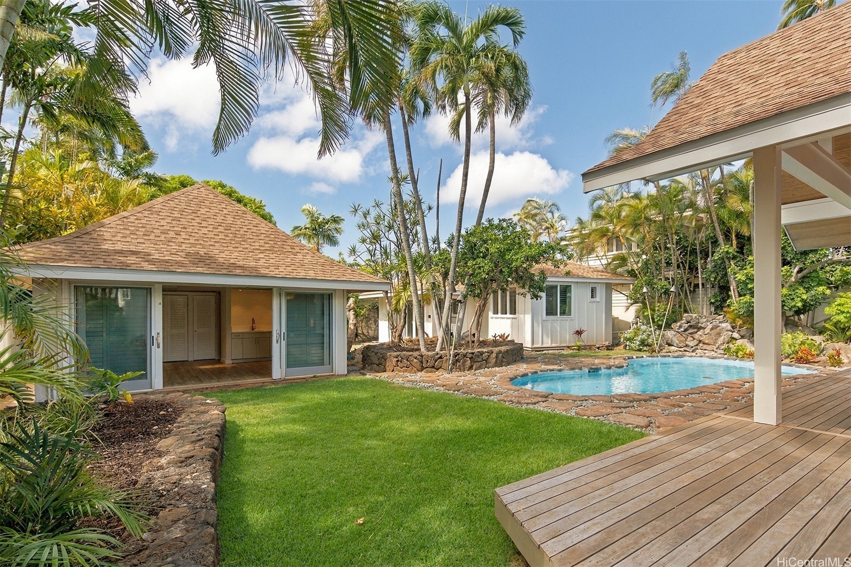 814 Kealaolu Avenue Property Photo 4